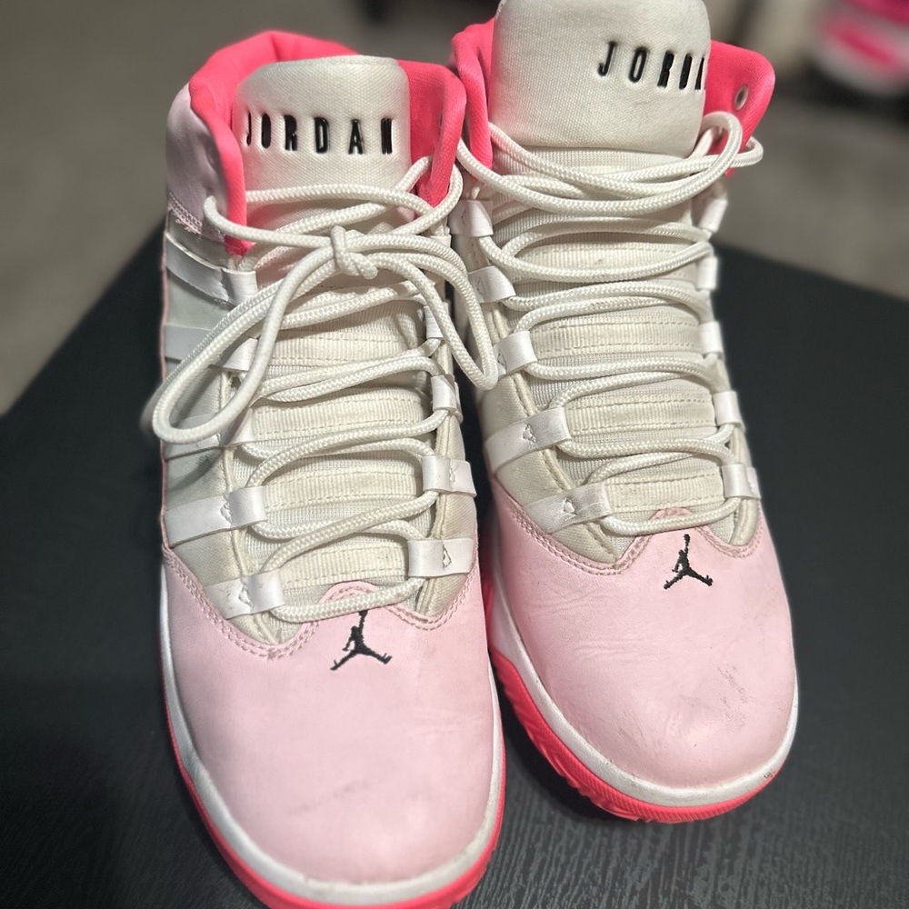 JORDANS pink